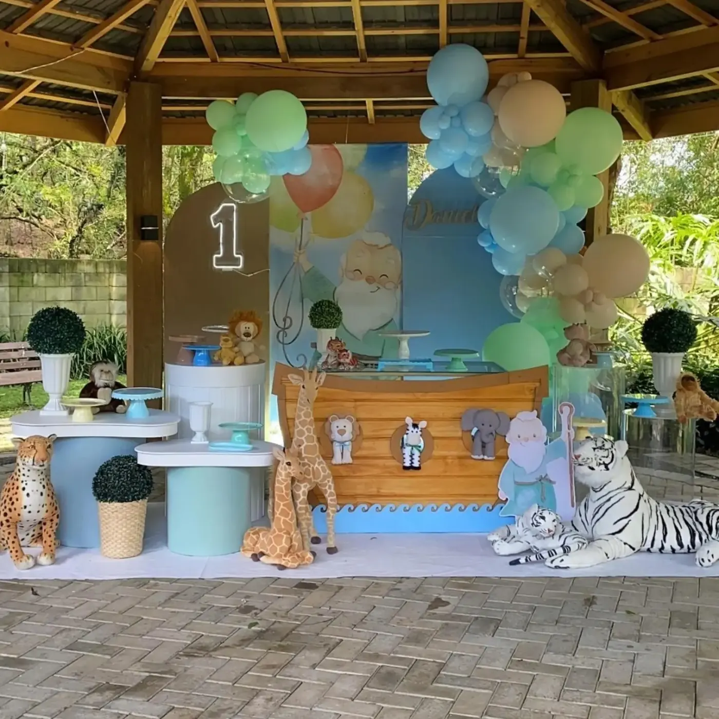 Festa infantil de 1 ano com tema safári, ao ar livre